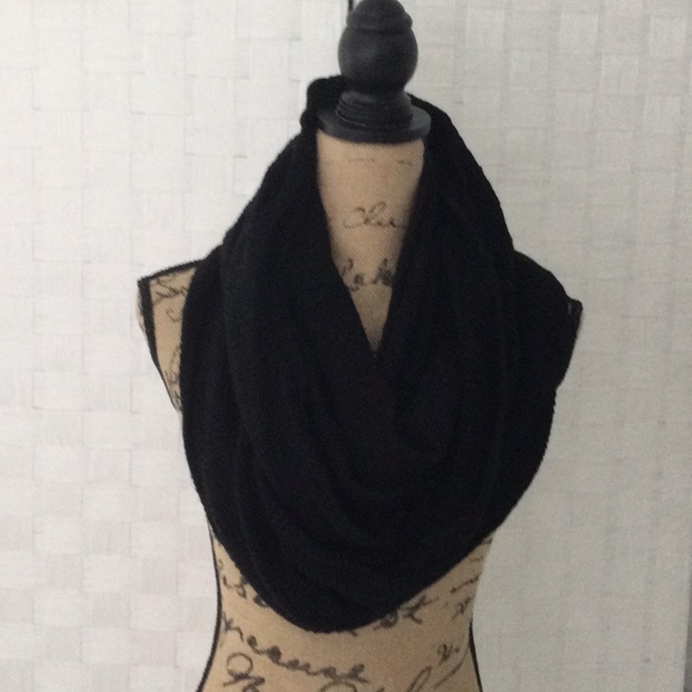 Woman’s Infinity Scarf Color Black Acrylic  #586